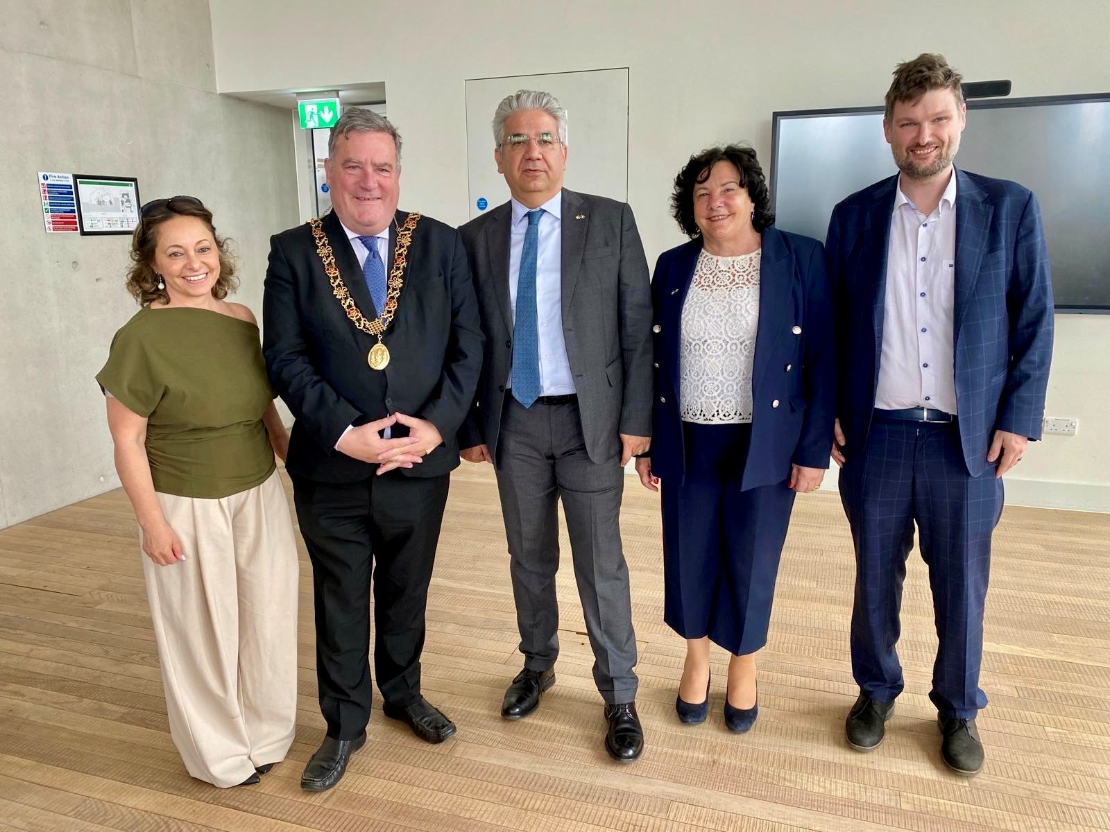 FN Cork con COMITES e Sindaco